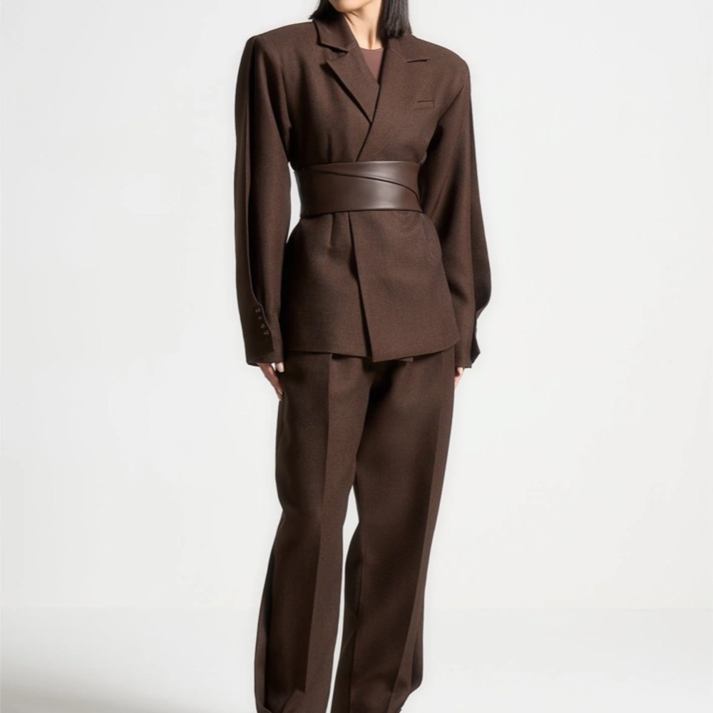 Maniere De Voir Tailored Blazer Set: Blazer with Pants and belt in Dark Brown